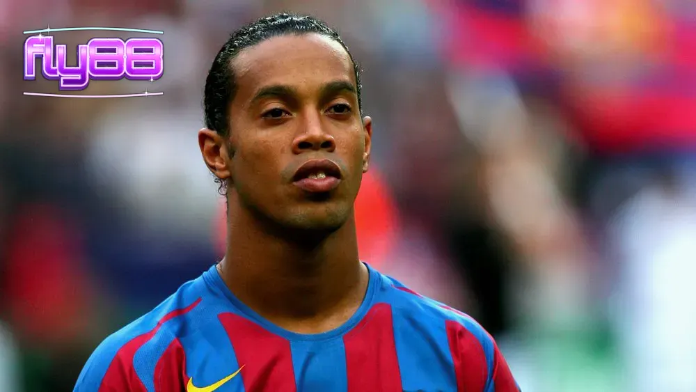 Giao diện trò chơi Avinho R10 với hình ảnh máy bay và Ronaldinho